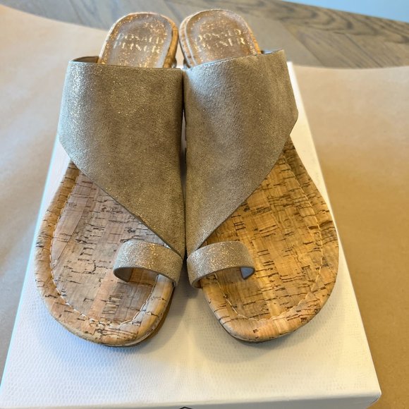 Donald J. Pliner Gyer Wedge Sandal Bronze Size 39 - Picture 5 of 5